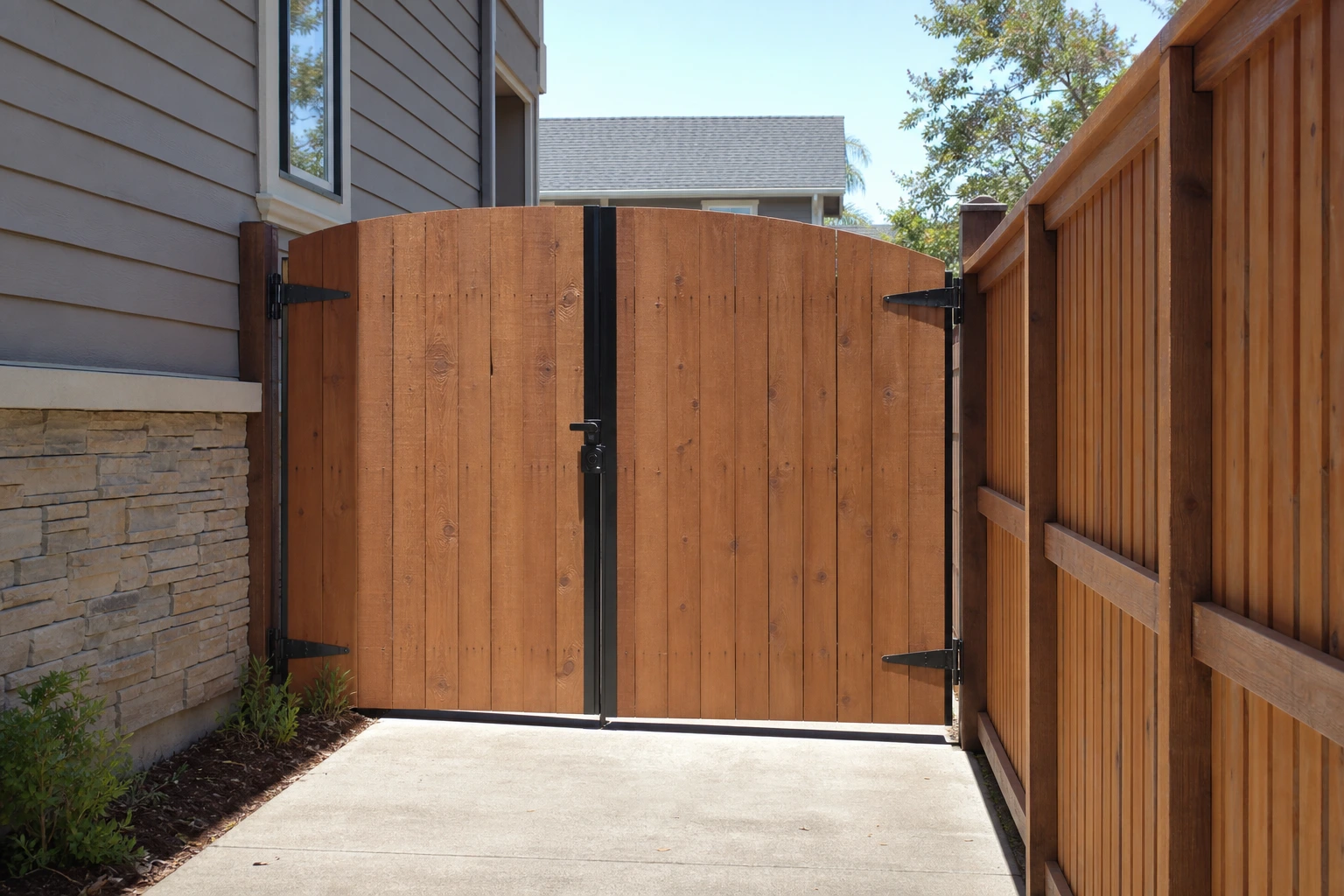 Choosing the Right Fence Contractor in Saratoga: A Guide for Homeowners